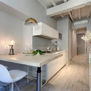 https://mamo-florence-fratelli-apartments.it-tuscanyhotel.com